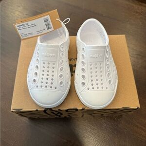 Native Jefferson shoes white sz 5 NWT.  Few scuffs from laying around the house.
